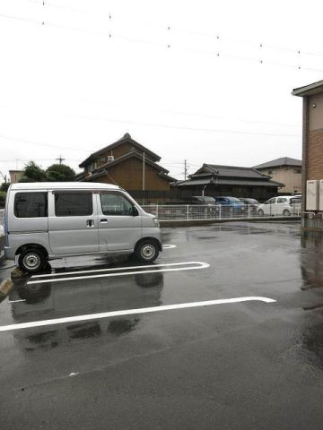 パインガーデンＫＩＳＡＲＡ　　刈谷市近郊の賃貸はクラスホーム刈谷店の駐車場|カースペースがあります