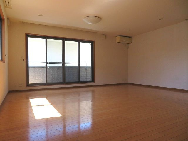 高知市高須一丁目 中古戸建ての居間・リビング|2F LD
