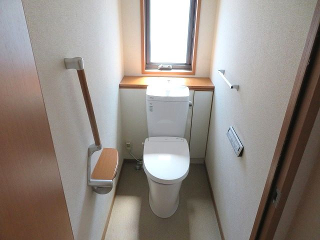 高知市高須一丁目 中古戸建てのトイレ|2Fトイレ