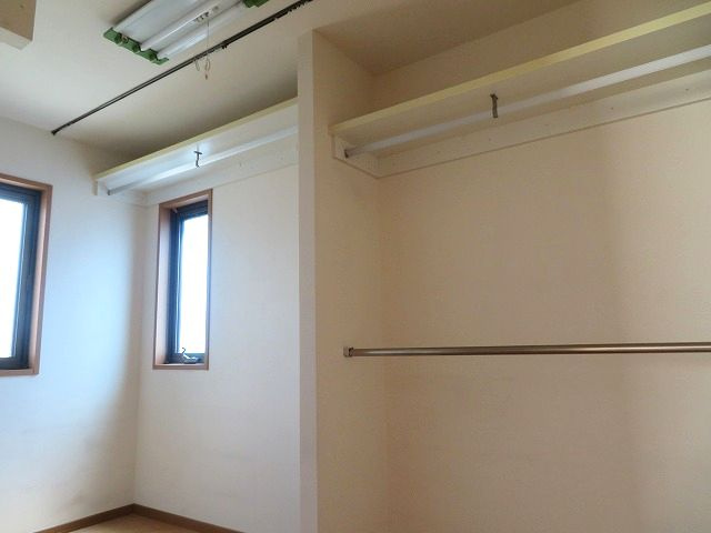 高知市高須一丁目 中古戸建ての収納|3Fウォークインクローゼット2