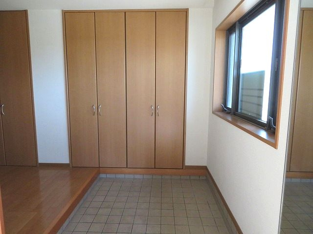 高知市高須一丁目 中古戸建ての玄関