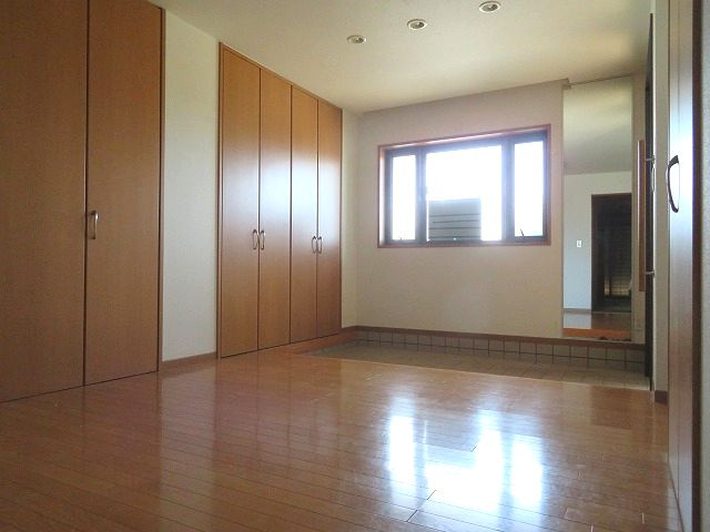 高知市高須一丁目 中古戸建ての玄関