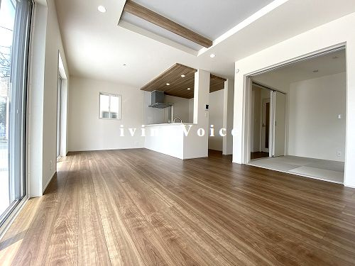 【居間・リビング】 | 【仲介手数料０円】伊勢原市串橋　新築一戸建て　全3棟 | 伊勢原市串橋　新築一戸建て　全3棟