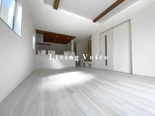 【居間・リビング】 | 【仲介手数料０円】伊勢原市串橋　新築一戸建て　全3棟 | 伊勢原市串橋　新築一戸建て　全3棟