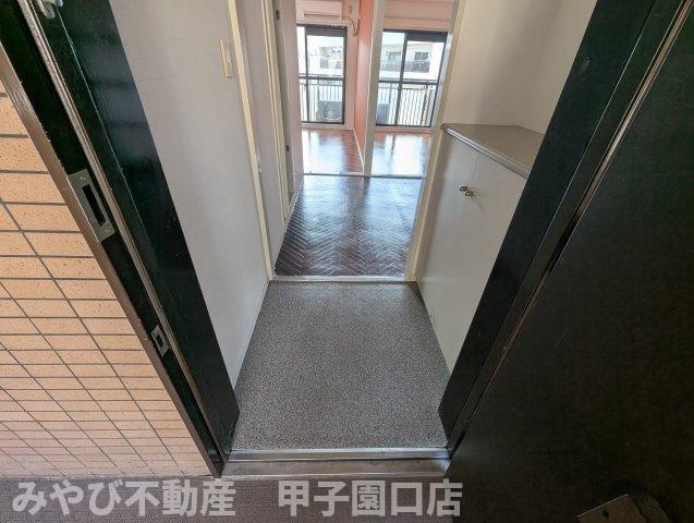 ハイコート甲子園の玄関