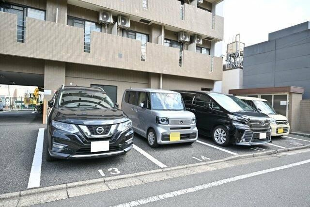 ラ・リーヴ氷川台の駐車場