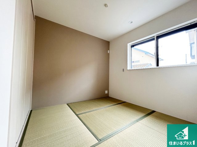 ●3(土)4(日)現地説明会　奈良市法蓮町　全2邸の和室|一室あると便利な和室は客間としてだけでなく、小さなお子様のプレイルームや食後のくつろぎスペースとしてもご利用いただけます。収納もついていますので大活躍間違いなし！