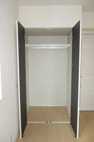 狛江市元和泉１丁目のアパートの収納