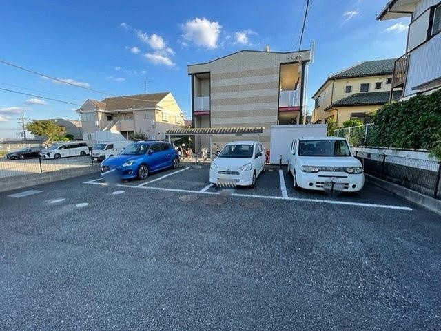 レオパレスＷＩＬＬの駐車場