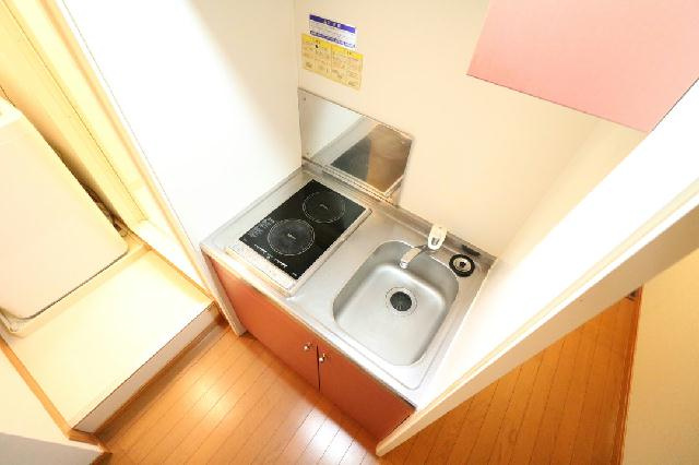 レオパレスＷＩＬＬのキッチン|電気コンロ2口付き