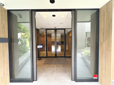 【エントランス】 | ポレスター堺 | 全居室窓がありますよ！明るく風通しのいい住まいに家族の笑顔も増えますね♪