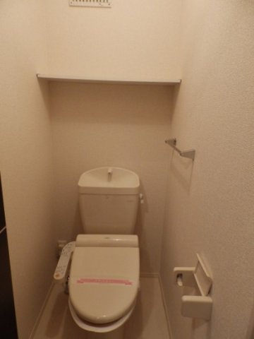 【トイレ】 | グランクレール高砂 | 同間取り別部屋写真です。