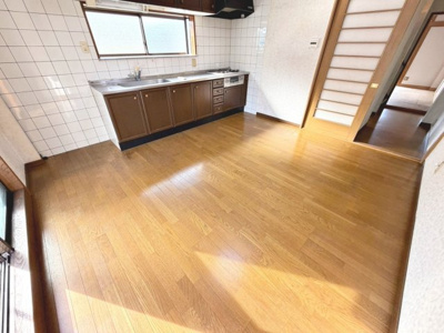 【居間・リビング】 | 羽衣４丁目　中古一戸建 | 家探しはどうやってするの？から資金のことや住宅ローン、税金や制度のことまで住宅の難しいことをわかりやすく説明いたします♪ 