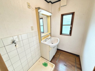【その他】 | 羽衣４丁目　中古一戸建 | ゆとりのある洗面所ですよ！家族そろって身支度出来ますね！