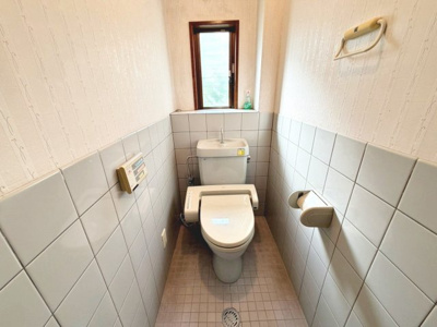 【トイレ】 | 羽衣４丁目　中古一戸建 | 温水便座洗浄便座ですので、寒い日も温かい便座で安心して使用していただけますよ！