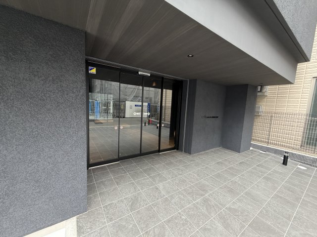 川崎市多摩区登戸の賃貸マンションのエントランス