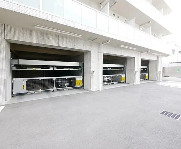プルス上十条の駐車場