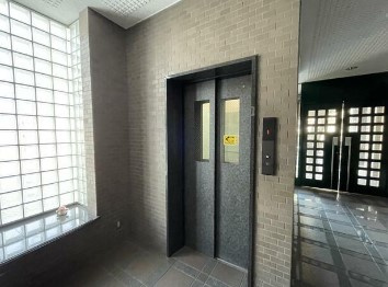 ゴコウエテルナーレ Bのエントランス