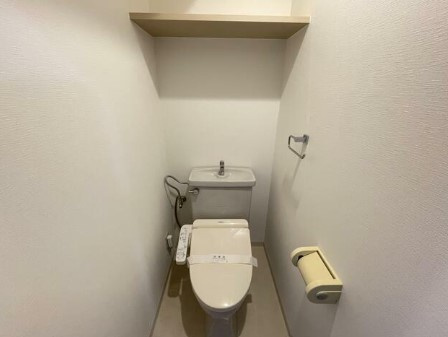 ゴコウエテルナーレ Bのトイレ|別号室の写真です