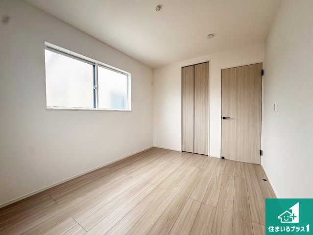 ●奈良市法蓮町　第1期　新築一戸建ての洋室|シンプルな洋室は、自分好みのインテリアが楽しめます♪ご家族とインテリアや家具を選びに行くのは入居時の醍醐味の一つです。ぜひお楽しみください♪