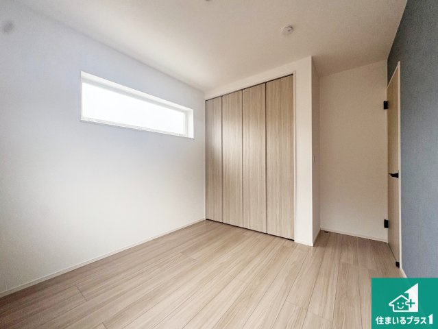 ●奈良市法蓮町　第1期　新築一戸建ての洋室|シンプルな洋室は、自分好みのインテリアが楽しめます♪ご家族とインテリアや家具を選びに行くのは物件購入時の醍醐味の一つです。ぜひお楽しみください♪