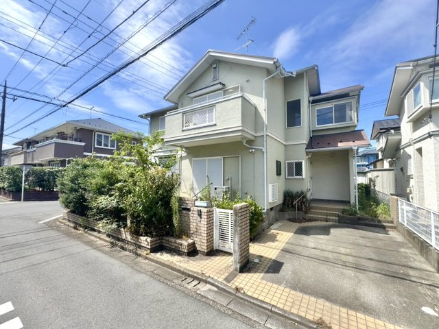 【中古戸建】熊谷市万吉の外観|■外観｜周囲の見渡しが良いので、車の安全確認もばっちり♪