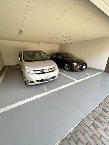 ベルヴィ東園田の駐車場
