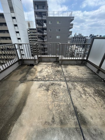 Uresidence新大阪のバルコニー