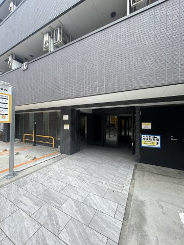 Uresidence新大阪のエントランス
