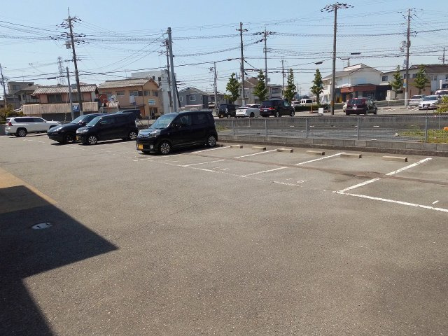 シャーメゾン魚住Ⅱの駐車場