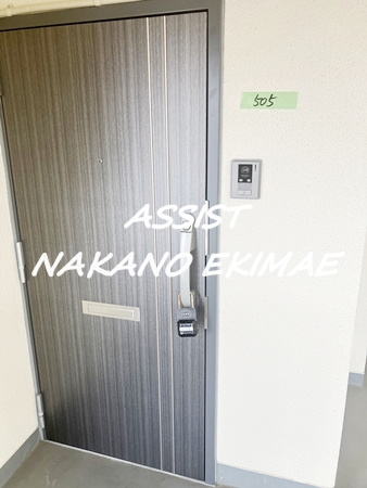大寿マンションの玄関