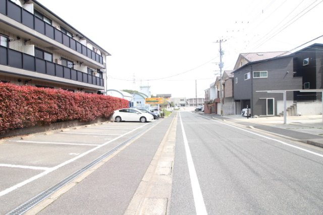 ヴィラコンフォールⅡの駐車場|別号室タイプ