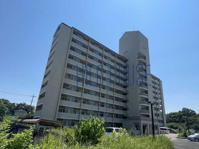 ビレッジハウス東松山タワー2号棟の外観