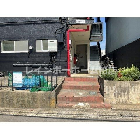 特典：仲介手数料が無料です!!のエントランス|ゆとりのあるエントランスです