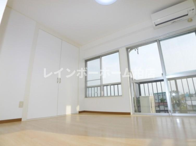 特典：仲介手数料が無料です!!の居間・リビング|ゆったり過ごせるリビングです