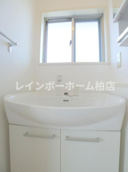 特典：仲介手数料が無料です!!の洗面所|独立洗面台です