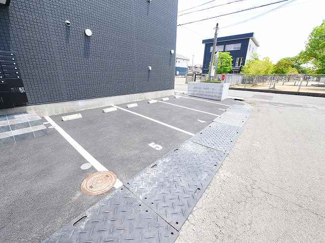 カーサ南紀寺町の駐車場|駐車場があるので、車を買う予定の方も安心です