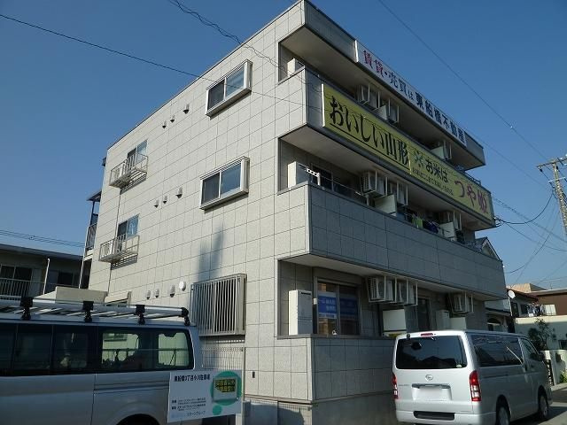 ベストナインイーストの外観
