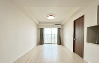 【居間・リビング】 | 大阪ひびきの街ザ・サンクタスタワー | 【リビングダイニング】約16帖の広々としたリビングダイニング！お部屋全体がとても明るく、暖かみある空間です☆