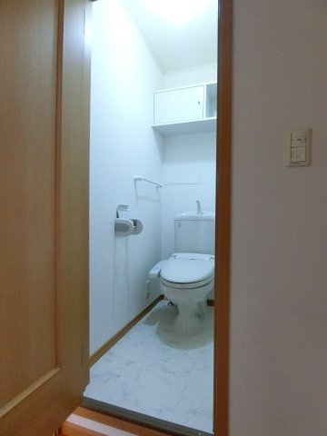 【トイレ】 | アンジュ・ドゥ・ボヌールＢ | イメージB203号あ室の写真（反転あり）