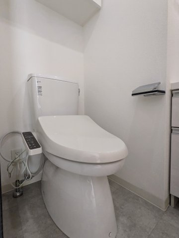 プレミアムキューブ新中野のトイレ|落ち着いた色調のトイレです