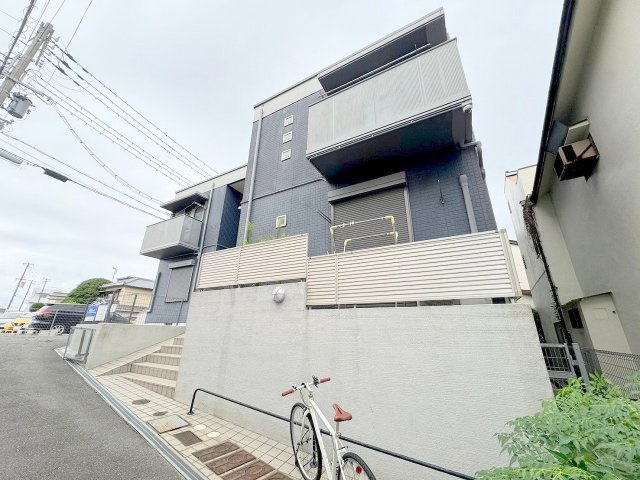 ブルーキューブの外観