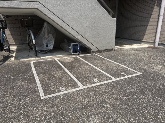 【駐車場】