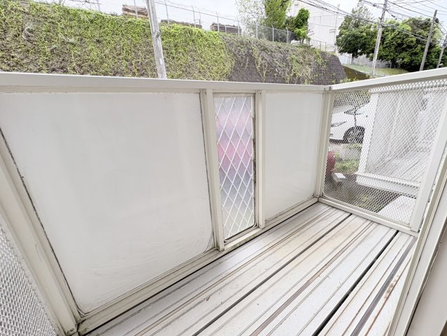熊本市中央区黒髪３丁目のアパートのバルコニー