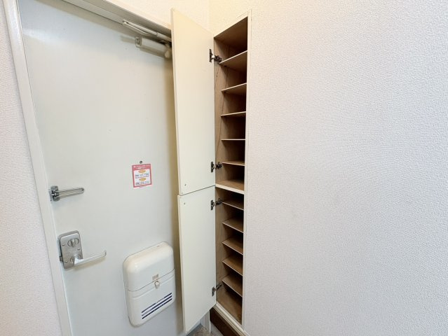 熊本市中央区黒髪３丁目のアパートのその他|埋込シューズボックスになります！