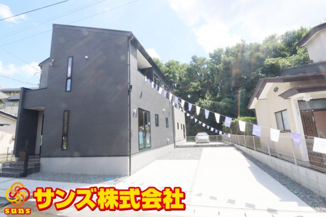 郡山市安積町笹川字西長久保　　　１号棟　　　安積第１小学校、安積中学区　の外観|西側から見た駐車場を含む外観♪