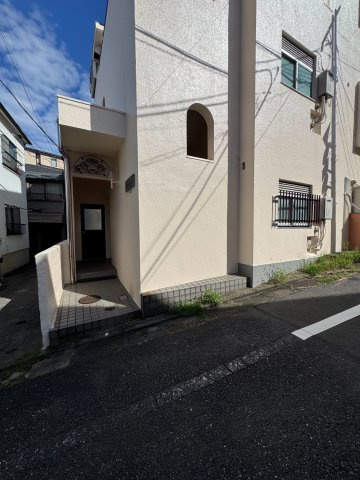 東山マンションのエントランス