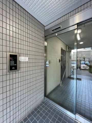 スターハイツ初台のエントランス