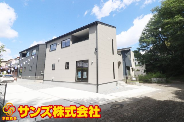 郡山市安積町笹川字西長久保　　　２号棟　　　安積第１小学校、安積中学区　の外観|南側から見た駐車場を含む外観♪