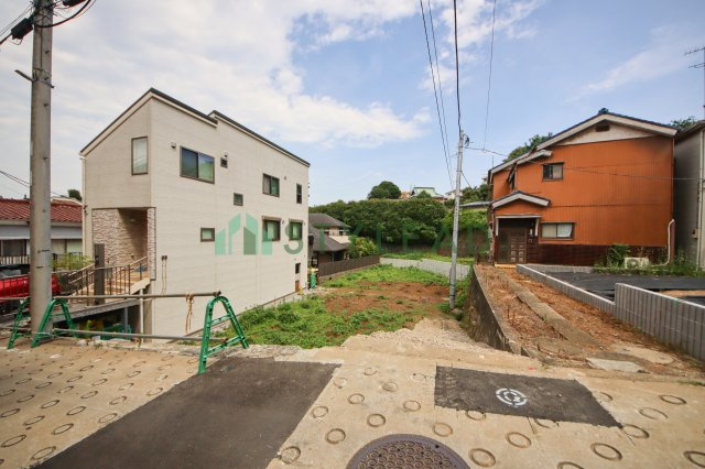 【前面道路含む現地写真】